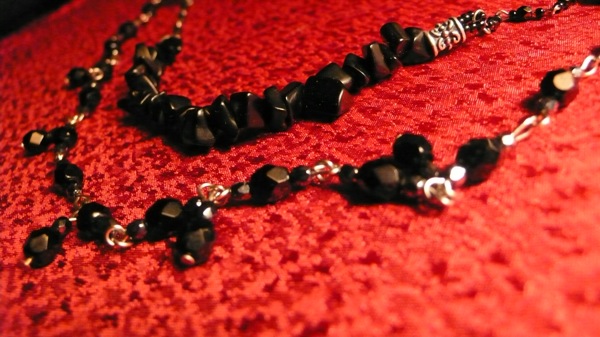black-necklace